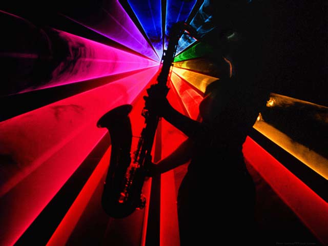 sax_vga.jpg (26441 bytes)